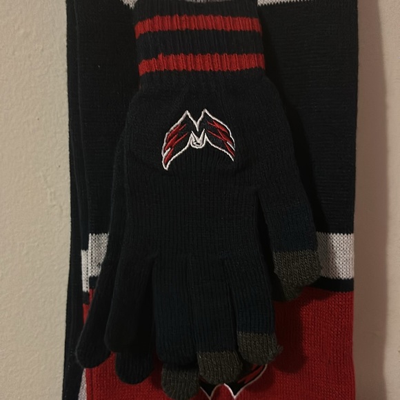 Brand new Washington Capitals Glove & Scarf set (NWOT) Still on original hanger. - Picture 3 of 4